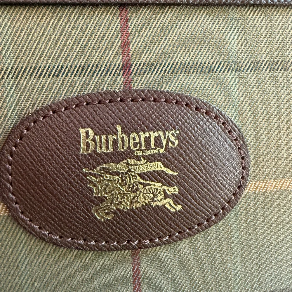 Burberrys Clutch - Picture 3 of 9